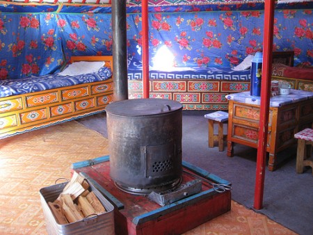 The central stove inside a Jer. Image by Flickr user Feserc, used under a Creative Commons License