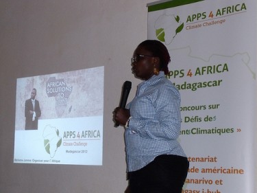 مريم جام تفتتح تطبيقات من أجل أفريقيا في مدغشقر. الصورة بواسطة ثيري راتسيز